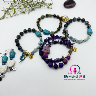 Handmade jewelry set with bracelets and earrings made of gemstones, featuring the Resist2it brand.