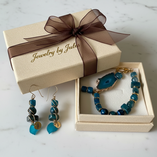 Blue BON APPÉTIT™ earrings and bracelet in a 'Jewelry by Jules' beige giftbox with a darkbrown organza ribbon