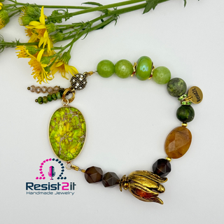 Premium handmade bracelet with natural green gemstones and refined details.