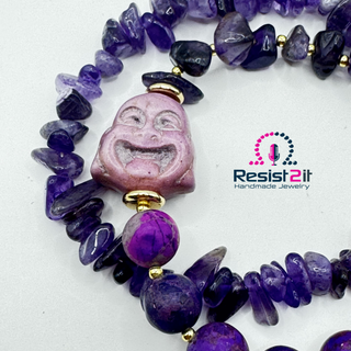 Violet Duality beaded artisanal bracelet with a pink Buddha bead and amethyst chips and purple beads, featuring the Resist2it brand.