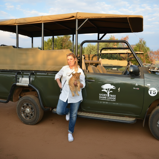 Resist2it brand lifestyle – designer Jules safari-inspired photoshoot for natural stone jewelry collection